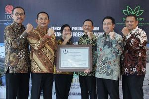 <p>Jajaran Direksi PT Saraswanti Anugerah Makmur Tbk</p>
