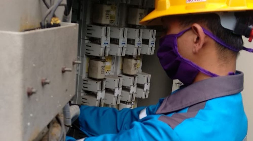 <p>Ilustrasi petugas PLN. Sumber: pln.co.id</p>
