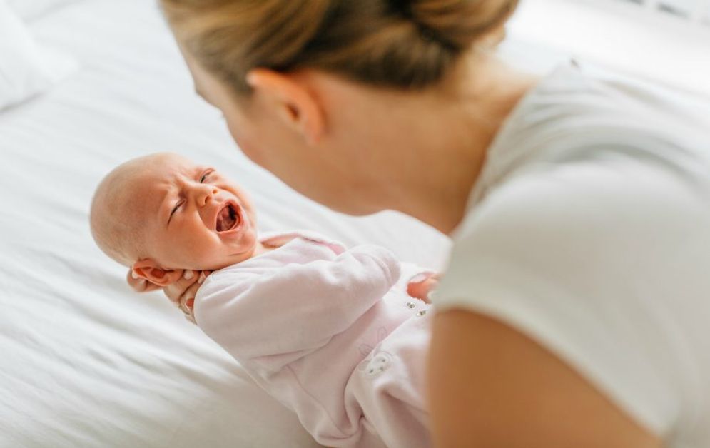 Bayi Anda Tidak Berhenti Menangis? Lakukan Ini 