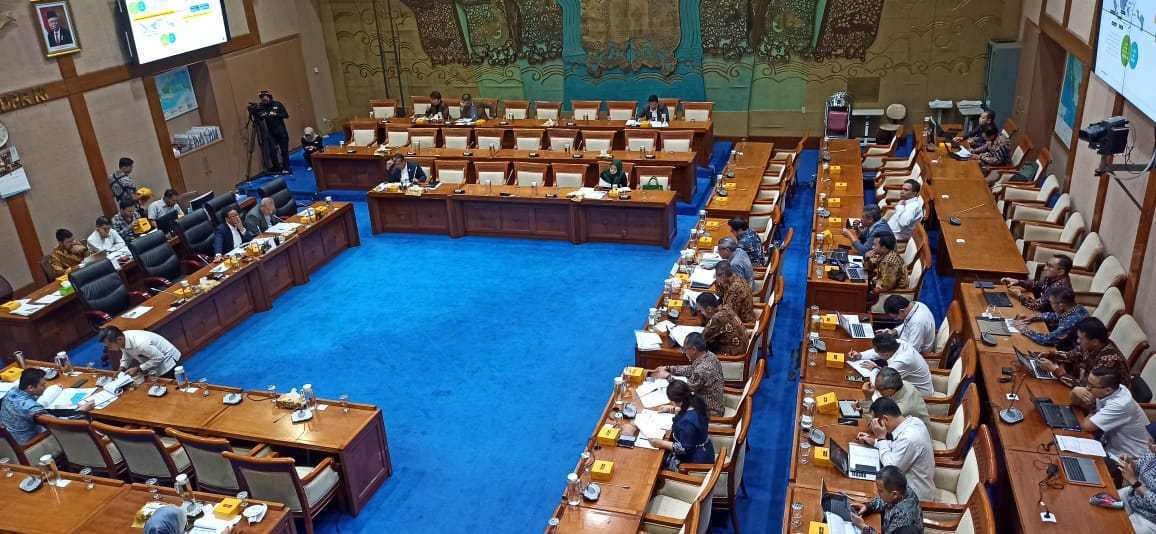 sidang di DPR RI