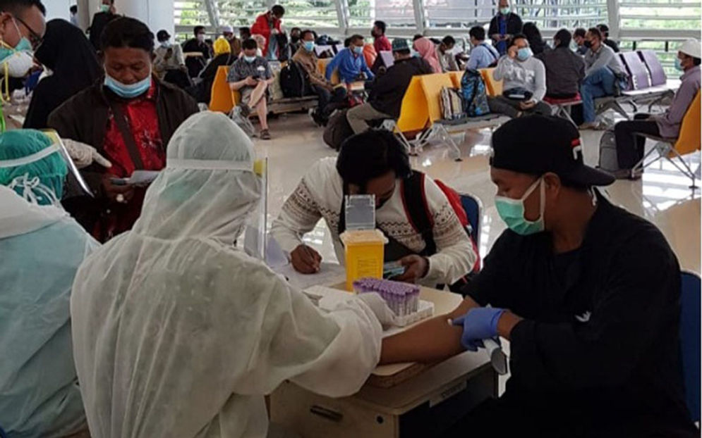 Pelaksanaan Rapid Test yang dilakukan di Bandara Juanda
