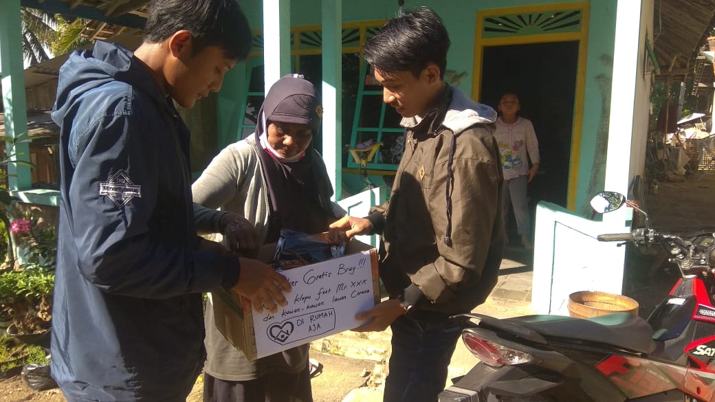 Sejumlah Pemuda Dadapan, Bersatu Lawan Corona