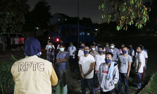 <p>Pekerja migran Indonesia (PMI) di Rumah Perlindungan dan Trauma Center (RPTC) di Bambu Apus, Jakarta, Kamis, 16 April 2020. Sumber: kemensos.go.id</p>
