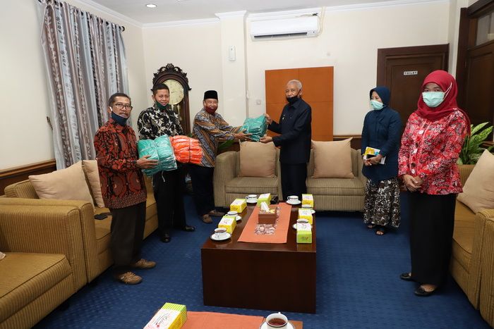 Penyeraham Bantuan secara simbolis