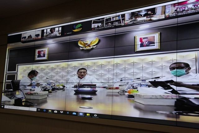 Video conference Mensos Juliari Batubara dengan seluruh bupati dan walikota se-Indonesia.