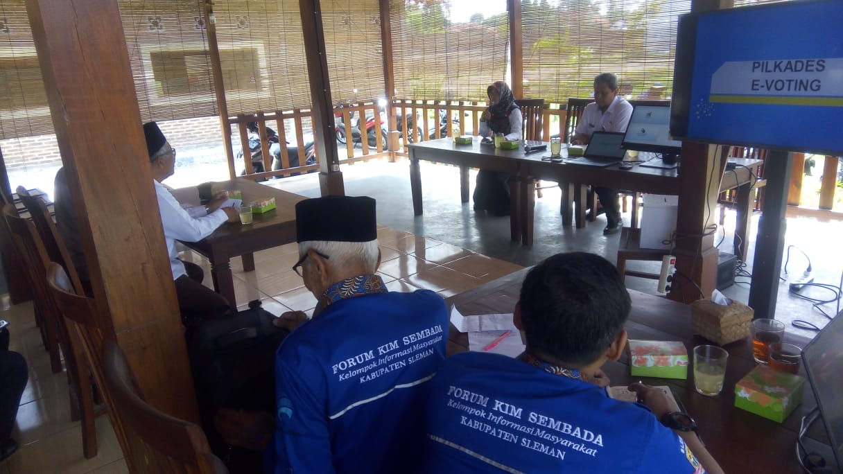 Simulasi e-voting Pilkades Sleman.