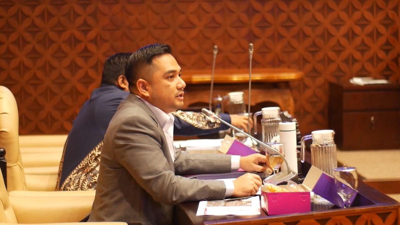 Rifqi saat sidang di kantor DPR RI