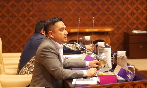 Rifqi saat sidang di kantor DPR RI