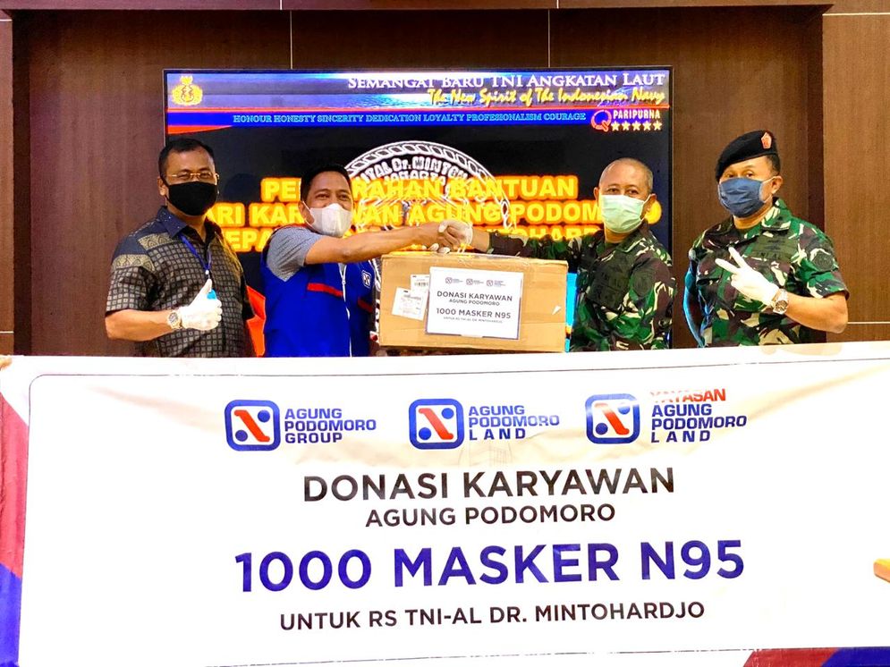 Yayasan Agung Podomoro Land diwakili oleh manajemen Yayasan memberikan 1.000 masker N095 kepada Kepala Departemen Farmasi RSAL Mintohardjo Kolonel Laut Azhari mewakili pihak RS Mintohardjo yang berlokasi di Bendungan Hilir, Jakarta Pusat.