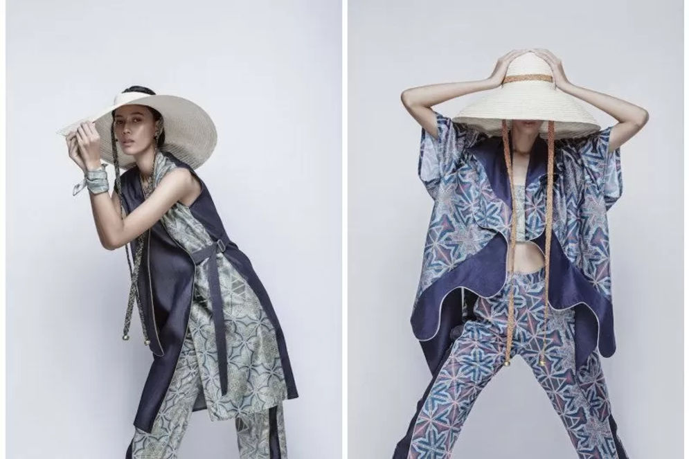 Model memeragakan kreasi terbaru Purana untuk koleksi Resort 2020, hasil kolaborasi dengan desainer grafis Taja Sukarya. (ANTARA / HO Purana Indonesia)