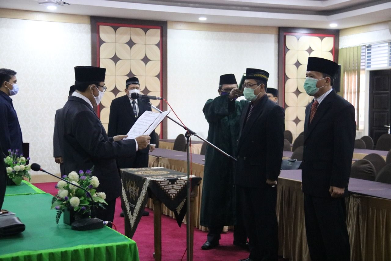Bupati Kulon Progo Sutedjo melantik Ketua Perumda Aneka Usaha.