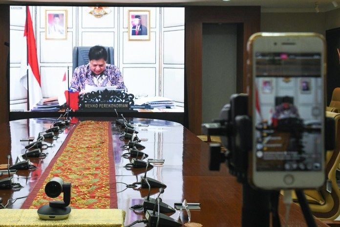 Menko Perekonomian, Airlangga Hartarto saat memberikan keterangan pers usai Ratas terkait bahan pokok, Selasa, 29 April 2020/ Sumber: setkab.go.id