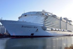 <p>Royal Caribbean Cruises (Sumber: https://internationalworldofbusiness.com/)</p>
