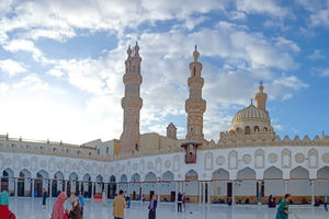 <p>Universitas Al-Azhar, Kairo, Mesir (Sumber: penamasisir.blogspot.com/)</p>