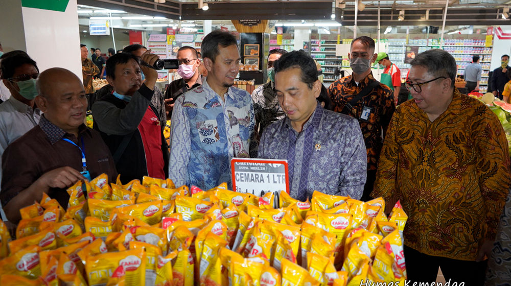 <p>Menteri Perdagangan, Agus Suparmanto melakukan kunjungan ke Toko Swalayan Transmart Duta Merlin dan Hypermart Puri Indah, Jakarta, Kamis 19 Maret 2020. (Sumber: https://www.kemendag.go.id/)</p>

