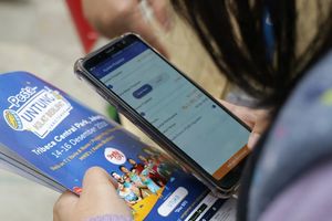 <p>Seorang peminjam tengah mengajukan pinjaman melalui aplikasi Fintech P2P Lending UangTeman. / Facebook @uangteman</p>
