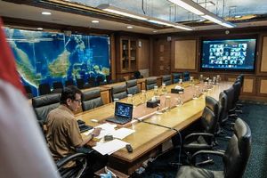 <p>Menparekraf Wishnutama berkoordinasi dengan para stakeholder pariwisata dan industri kreatif melalui telekonferensi/ Kemenparekraf.go.id</p>
