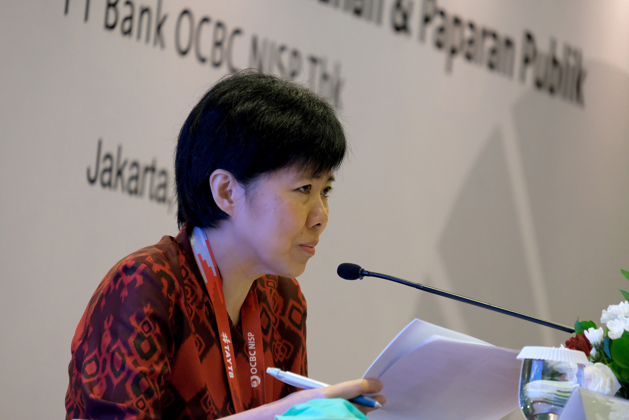 <p>Presiden Direktur Bank OCBC NISP Parwati Surjaudaja menyampaikan agenda Rapat Umum Pemegang Saham Tahunan Bank OCBC NISP 2020<br />
di Jakarta, Kamis (2/4).</p>

