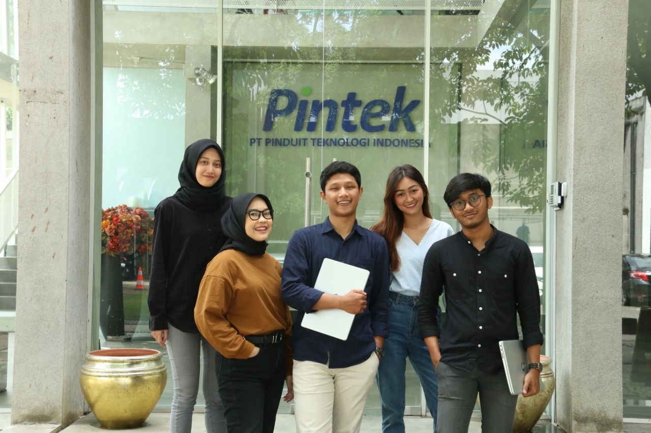 <p>Pintek merupakan perusahaan teknologi finansial (Peer-to-Peer Lending) yang memiliki misi mendorong<br />
transformasi pendidikan melalui inovasi layanan keuangan dan terus berkomitmen untuk menjadi salah<br />
satu roda penggerak pendidikan di Indonesia/ Pintek.id</p>
