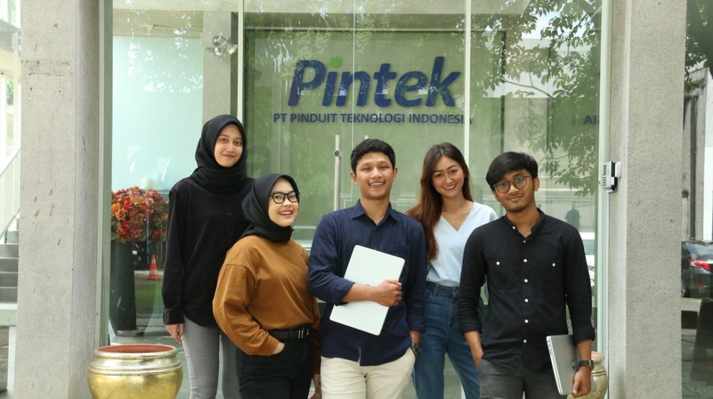 <p>Pintek merupakan perusahaan teknologi finansial (Peer-to-Peer Lending) yang memiliki misi mendorong<br />
transformasi pendidikan melalui inovasi layanan keuangan dan terus berkomitmen untuk menjadi salah<br />
satu roda penggerak pendidikan di Indonesia/ Pintek.id</p>
