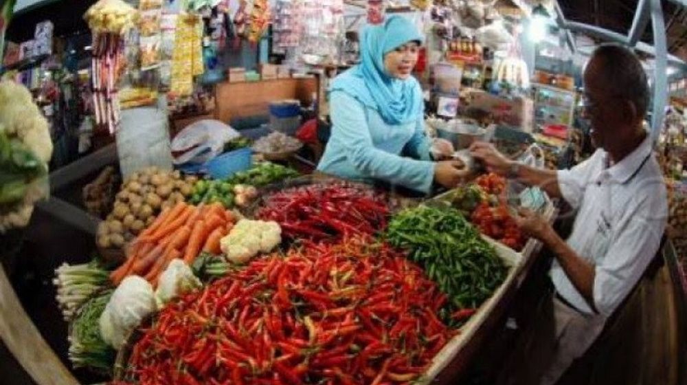 <p>Presiden Joko Widodo (Jokowi) menyoroti pasokan bahan pangan pokok saat wabah virus corona (COVID-19) mendera Indonesia, termasuk menjelang puasa. / Antara Foto</p>
