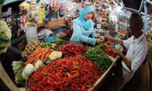 <p>Presiden Joko Widodo (Jokowi) menyoroti pasokan bahan pangan pokok saat wabah virus corona (COVID-19) mendera Indonesia, termasuk menjelang puasa. / Antara Foto</p>
