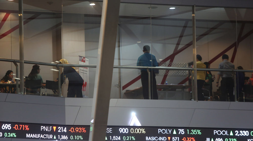 <p>Karyawan beraktivitas di Gedung Bursa Efek Indonesia (BEI) Jakarta. Foto: Ismail Pohan/TrenAsia</p>
