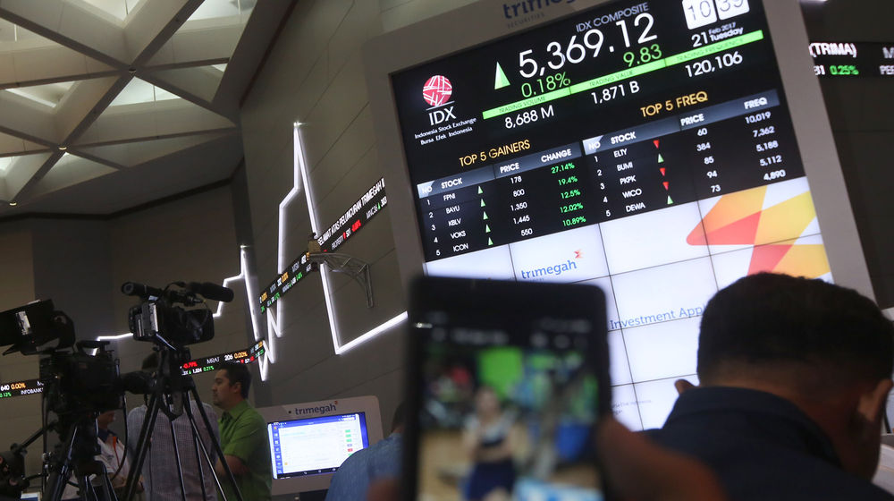 <p>Pergerakan saham dari monitor di Gedung Bursa Efek Indonesia (BEI) Jakarta. Foto: Ismail Pohan/TrenAsia</p>
