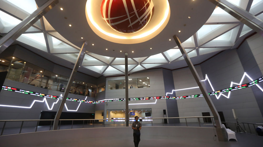 <p>Karyawan beraktivitas di Gedung Bursa Efek Indonesia (BEI) Jakarta. Foto: Ismail Pohan/TrenAsia</p>
