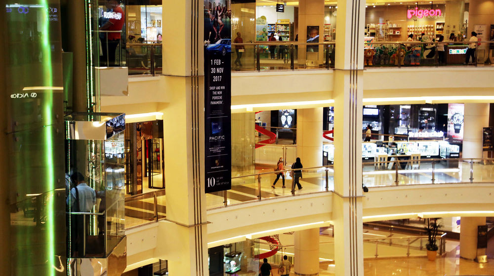 <p>Suasana pengunjung di Mall Pasific Place, kawasan SCBD, Jakarta. Foto: Ismail Pohan/TrenAsia</p>