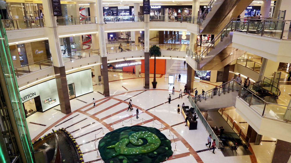 <p>Suasana pengunjung di Mall Pasific Place, kawasan SCBD, Jakarta. Foto: Ismail Pohan/TrenAsia</p>
