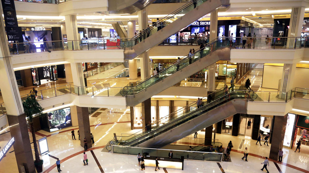 <p>Suasana pengunjung di Mall Pasific Place, kawasan SCBD, Jakarta. Foto: Ismail Pohan/TrenAsia</p>
