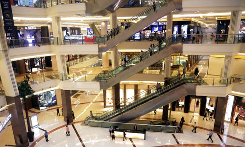 <p>Suasana pengunjung di Mall Pasific Place, kawasan SCBD, Jakarta. Foto: Ismail Pohan/TrenAsia</p>
