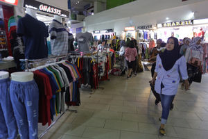 <p>Suasana Pasar Blok A Tanah Abang, Jakarta. Foto: Ismail Pohan/TrenAsia</p>
