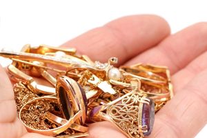 <p>Ilustrasi Perhiasan (Sumber: https://sahabatpegadaian.com/)</p>