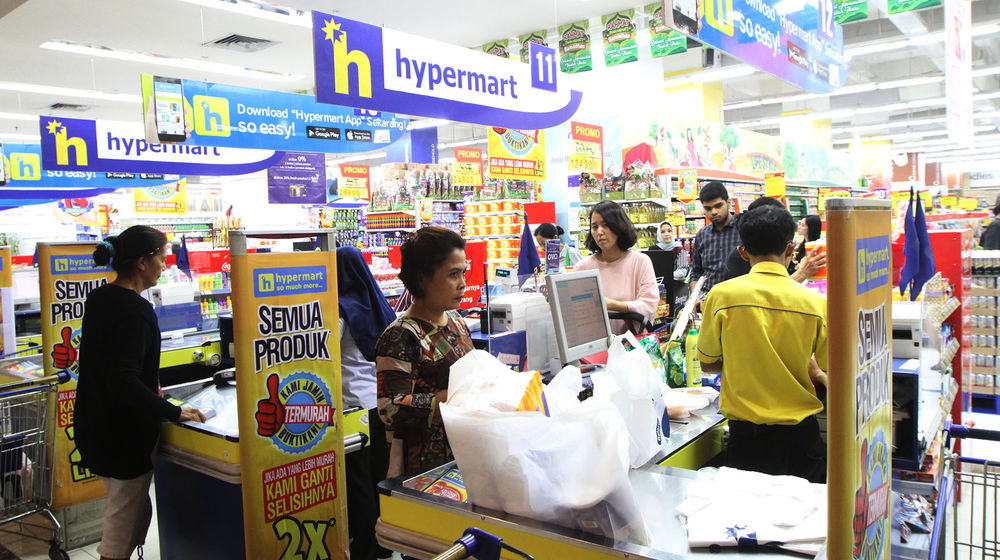 <p>Suasana warga berbelanja di salah satu supermarket di kawasan Kemang, Jakarta. Foto: Ismail Pohan/TrenAsia</p>
