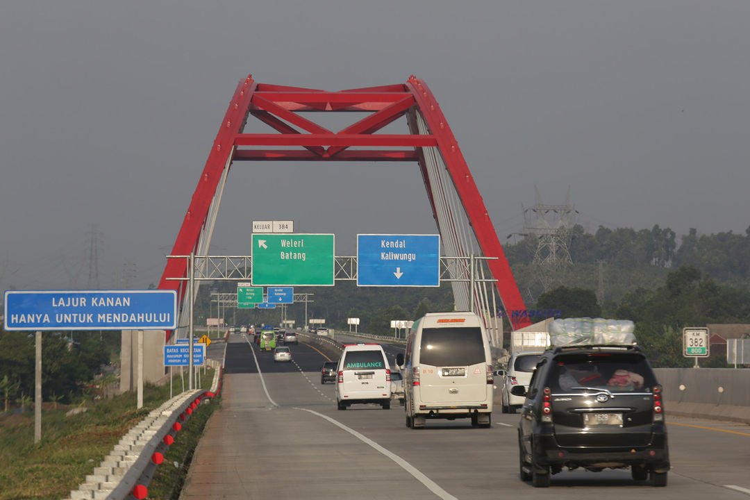 Tarif baru jalan tol Jakarta-Cikupa akan diberlakukan setelah perayaan Natal yakni 26 Deember 2021 Foto: Ismail Pohan/TrenAsia</p>
