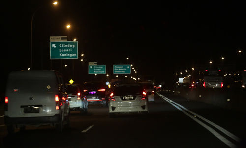 Kendaraan pemudik melintas di ruas Tol Trans Jawa.