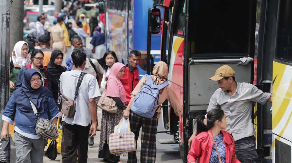<p>Pemudik tiba kembali di Terminal Kampung Rambutan, Jakarta Timur. Foto; Ismail Pohan/TrenAsia</p>
