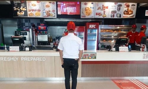 <p>Gerai KFC milik PT Fast Food Indonesia Tbk. (FAST). / Facebook @kfcindonesia</p>
