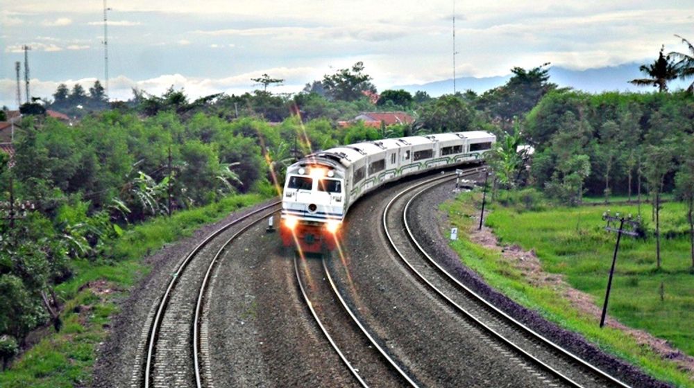 <p>Kereta Argo Bromo Anggrek/ https://id.wikipedia.org/</p>
