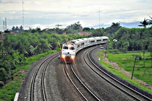 <p>Kereta Argo Bromo Anggrek/ https://id.wikipedia.org/</p>
