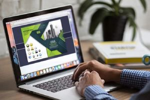 <p>Perizinan dipermudah dengan pemrosesan secara daring lewat situs oss.go.id, mulai dari permohonan sampai dengan penerbitan. / Indonesia.go.id</p>
