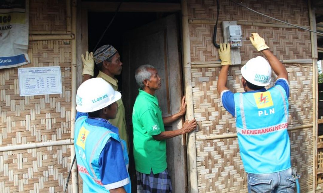 <p>Dalam Perppu yang ditandatangani oleh Presiden Joko Widodo diatur kebijakan pembebasan pembayaran tagihan listrik bagi 24 juta pelanggan dengan daya 450 Volt Ampere (VA) dan memberikan diskon 50% bagi 7 Juta pelanggan dengan daya 900 VA bersubsidi mulai 1 April 2020. / PLN.co.id</p>
