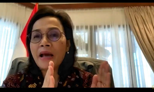 <p>Menteri Keuangan, Sri Mulyani Indrawati menjelaskan perkembangan APBN April 2020 dalam konferensi pers APBN KiTa secara virtual di Jakarta, Jumat 17 April 2020/ Sumber: Dokumentasi Trenasia</p>
