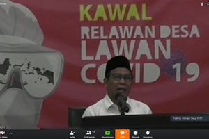 <p>Menteri Desa, Pembangunan Daerah Tertinggal dan Transmigrasi, Abdul Halim Iskandar dalam konferensi pers virtual Bantuan Langsung Tunai (BLT) Dana Desa 2020, Senin 27 April 2020/ Sumber: Dokumentasi Trenasia</p>
