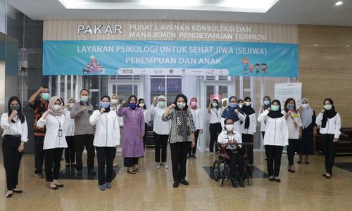 <p>Menteri Pemberdayaan Perempuan dan Perlindungan Anak, Bintang Puspayoga sangat mengapresiasi dan mendukung inisiasi layanan Sejiwa yang diluncurkan KSP, Rabu, 29 April 2020, di Jakarta. / Kemenpppa.go.id</p>
