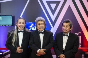 <p>Grup Musik Bimbo membuat lagu “Corona”. / Antara Foto</p>
