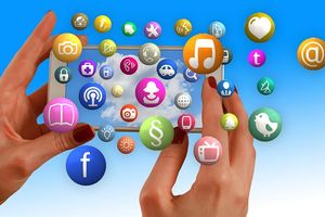 <p>Aplikasi yang sohor digunakan saat wabah COVID-19 melanda. / Pixabay</p>
