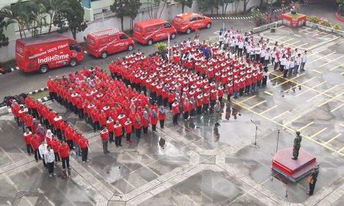 <p>Karyawan Telkom Indonesia (Sumber: https://rekrutmen.telkom.co.id/)</p>
